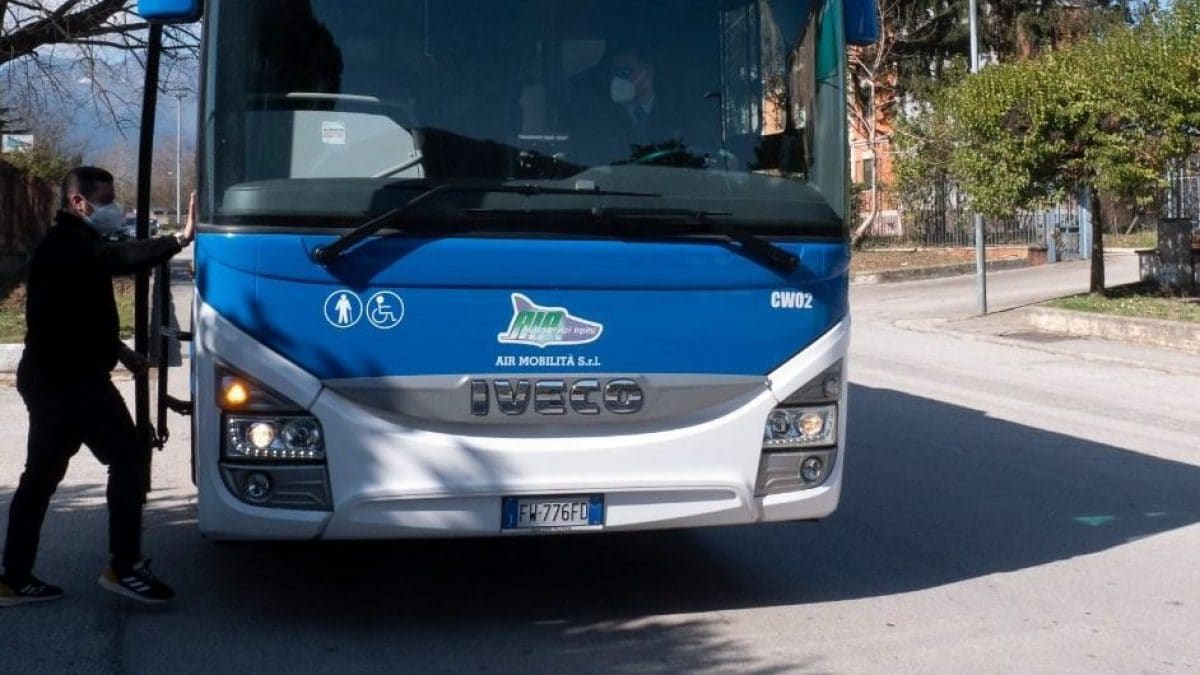 Aggressione sul bus Air Teano-Capua. La denuncia del Segretario Generale Fit Cisl Campania Alfonso Langella: “Basta aggressioni, Daspo anche sui mezzi pubblici”